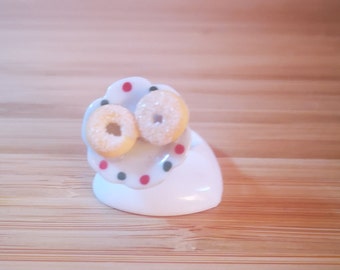 Fimo Donuts / Kekse Teller Ring *SALE*: Polymer Clay ~ Imitation Food ~ Partyringe ~ Smiley-Gesicht ~ Rosa Oblate ~
