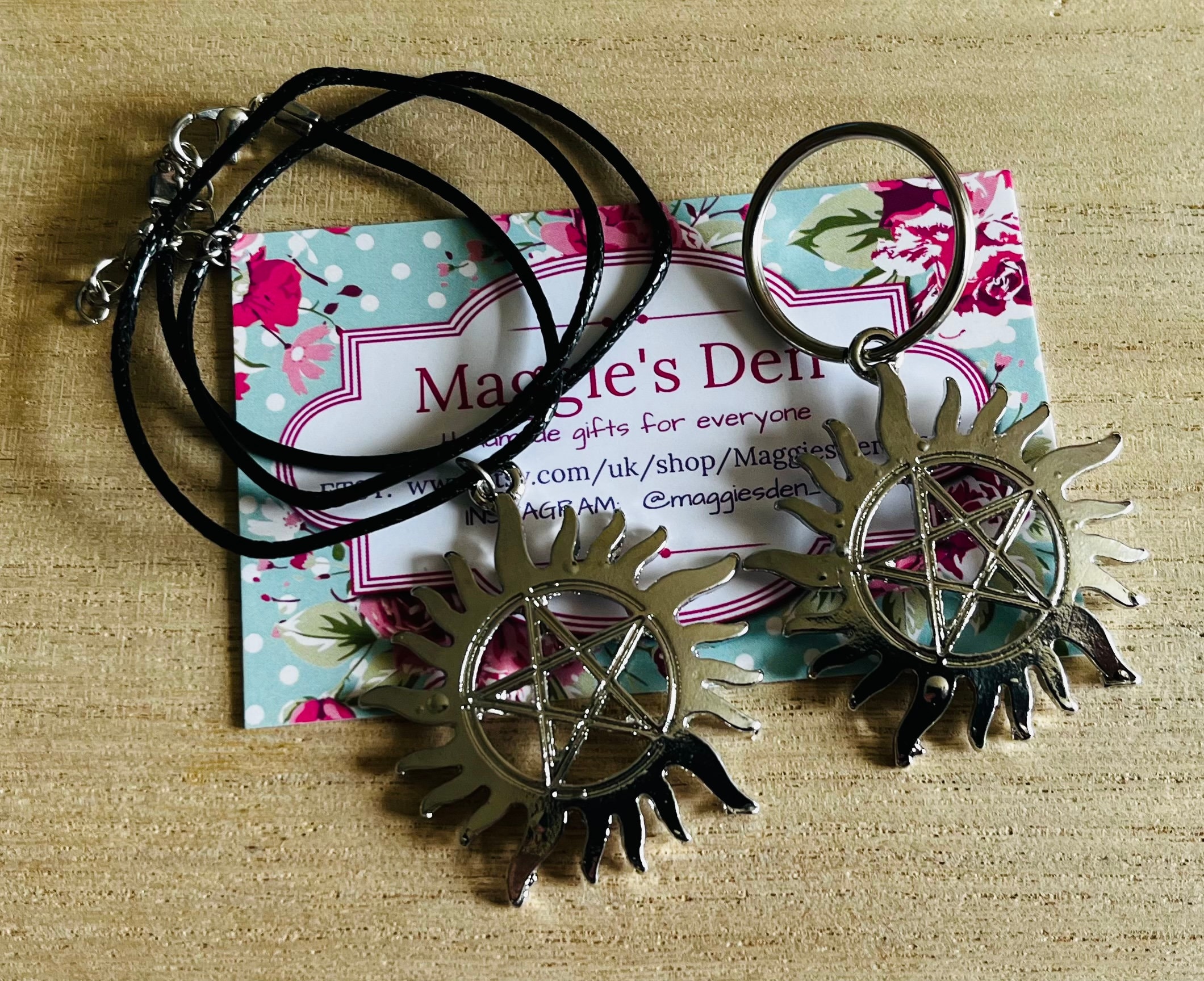 Crowley supernatural keychain - Etsy België, image size:2120x1728