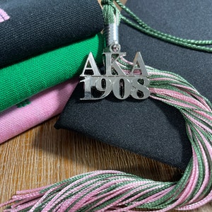 También conocida como Borla de graduación con dije de plata