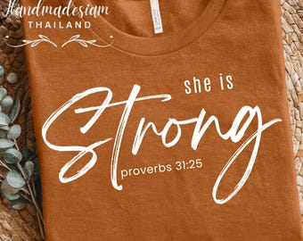 Ela é Forte Provérbios 31:25 SVG - Arquivo de Versículos Bíblicos Cristãos (Download Digital)