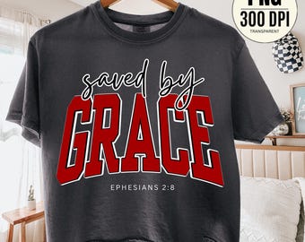 Gerettet durch Gnade SVG PNG, Epheser 2: 8, christliches Varsity-Shirt-Design, Bibel-Vers-Zitat, Sublimationsdruck PNG 300DPI