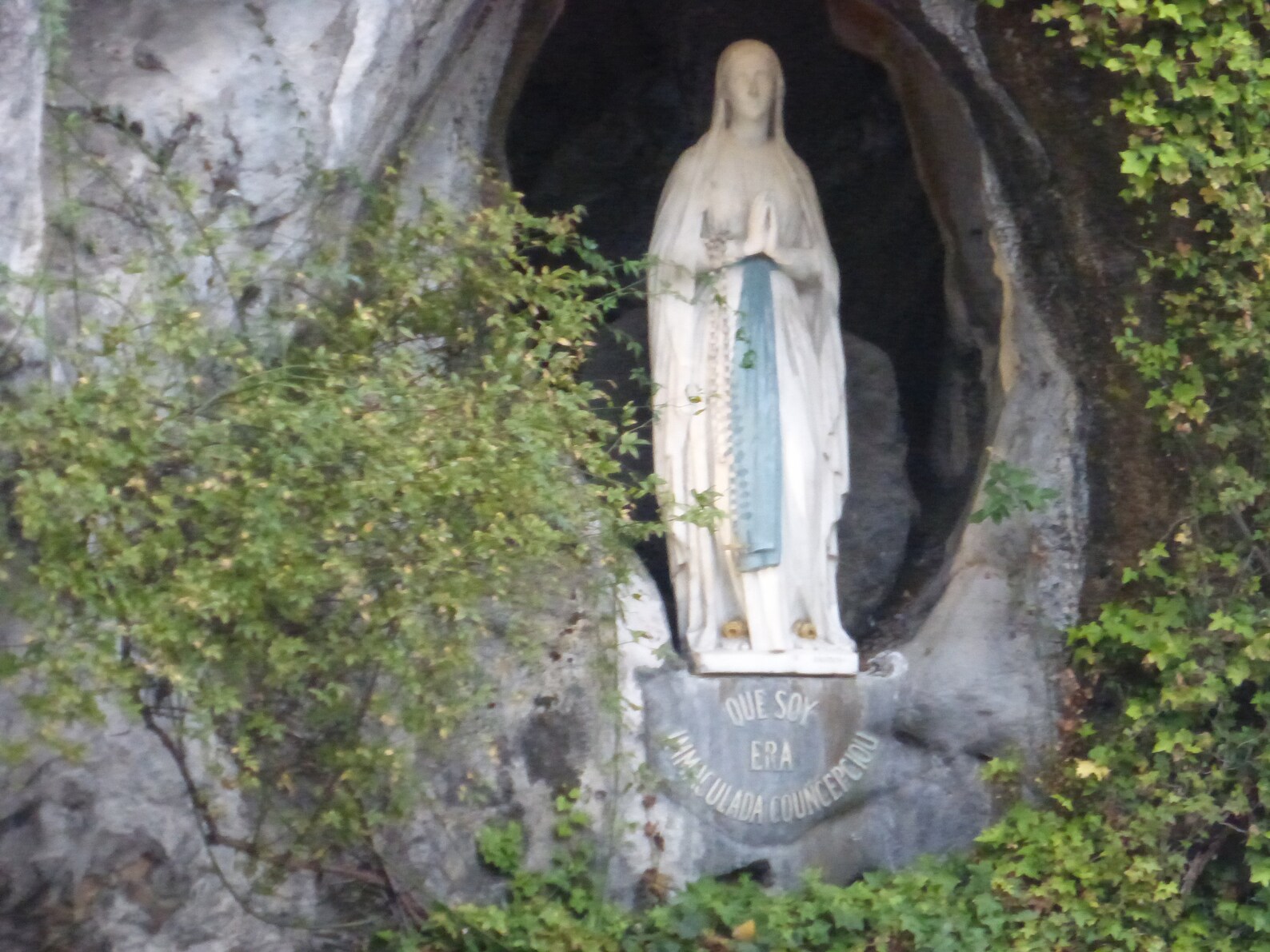 500ml Lourdes Spring Water With Gift Lourdes Metal Heart Etsy