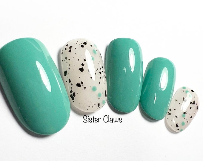 Press On Nails|Nail Art|Sea Green|Middle&Pinky Accent Nails|Everyday Nail Design