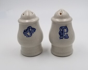 1960s Pfaltzgraff Yorktowne Salt and Pepper Set, Condiment Set