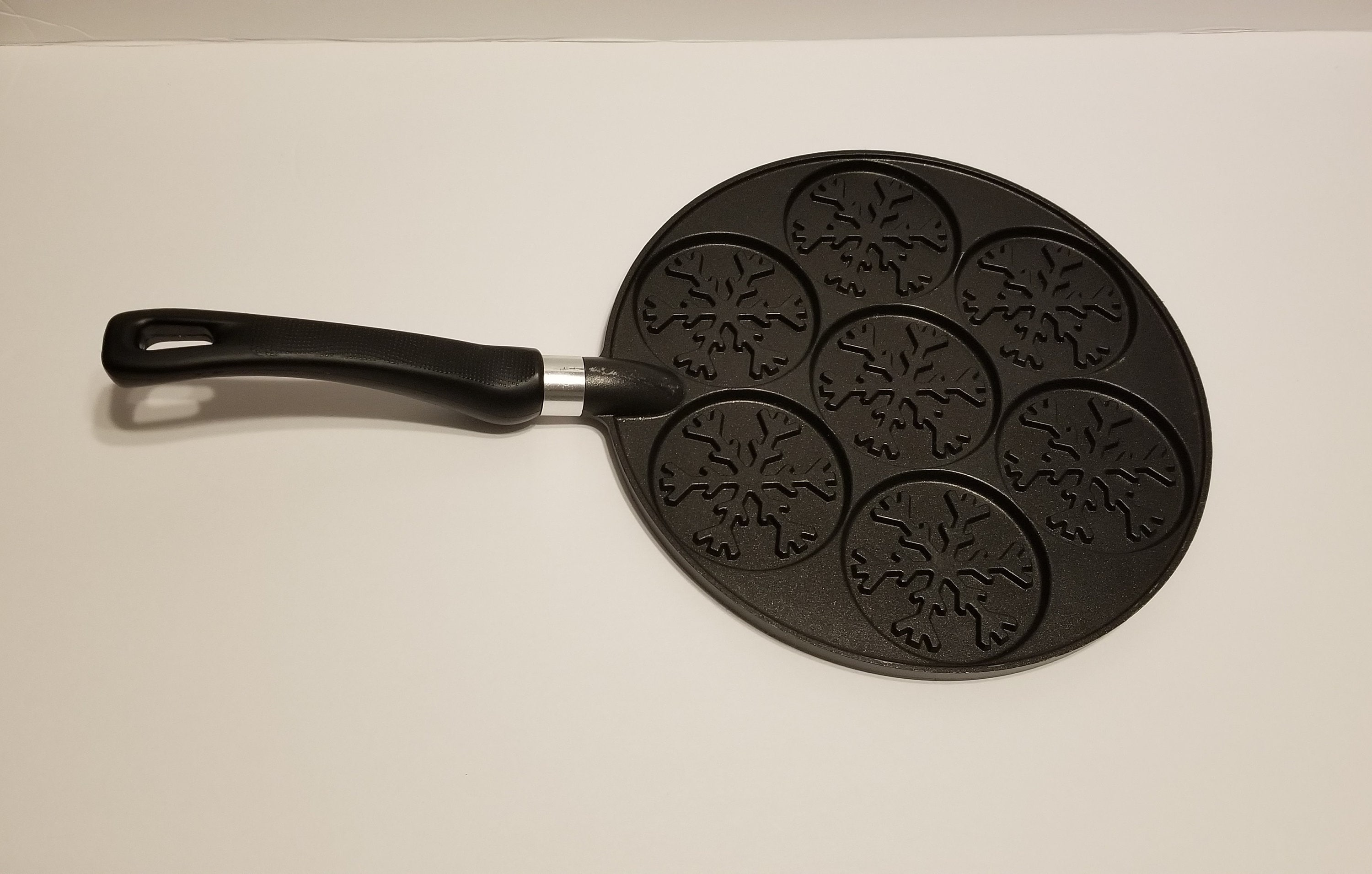 Nordic Ware Snowflakes Pancake Pan