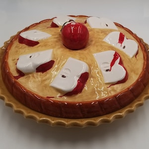Over and Back Covered Apple Pie Keeper, Made in Portugal