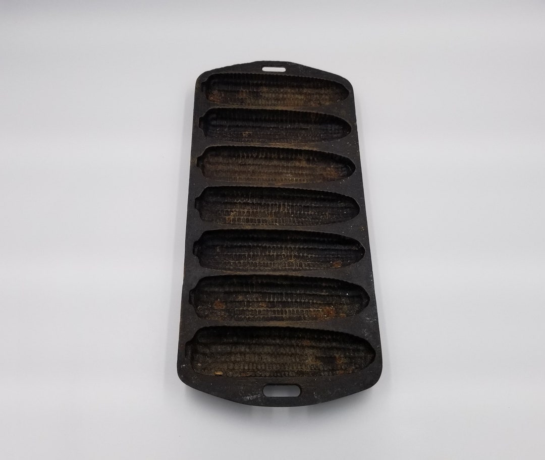 Retro Cast Iron Corn Bread Stick Pan, 7 Cornstick Slots, Farmhouse