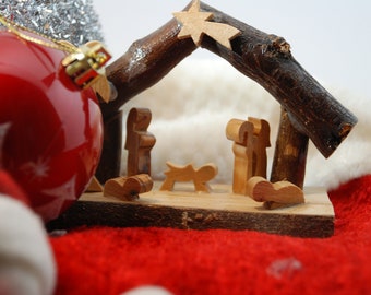 Olive wooden small nativity set scene Christmas mini nativity from the Holy Land| Petites crèches de Noël en bois