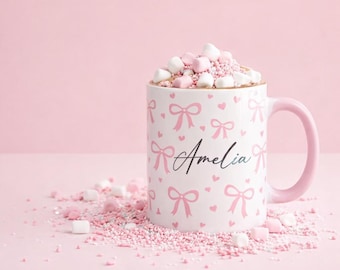 Taza y posavasos personalizados con lazos rosas y corazones, taza con nombre personalizado, taza de café personalizada, regalo para amiga, regalo para dama de honor, regalo para amante del té