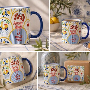 Puede incluir: Taza de cer&aacute;mica blanca con asa y borde azules, con un dise&ntilde;o colorido de tem&aacute;tica italiana. El dise&ntilde;o incluye limones, cerezas, un scooter y el texto "Amelia" y "La Dolce Vita".