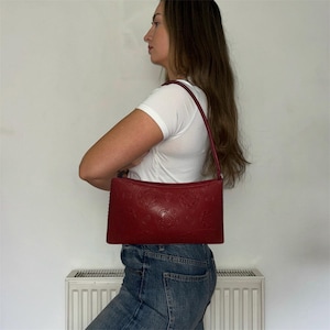 Vintage Rote Leder Umhängetasche, Y2K Baguette Mini Bag