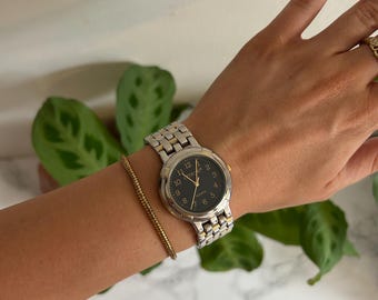 Vintage Swiss Ackro 17 Jewels Dainty Classic Gold & Silver Stretch Watch Vintage Swiss Ackro 17 Jewels Dainty Classic Gold & Silver  main image 3