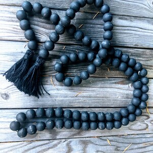 Guirlande de perles de bois de longue ferme noire, perles de casa, guirlande de pompon de jute noir, décoration intérieure,