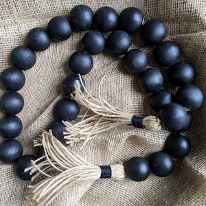 Longue guirlande de perles en bois de ferme noire, guirlande de perles en jute, perles de style bohème, décoration d&#39;intérieur, cadeau de pendaison de crémaillère