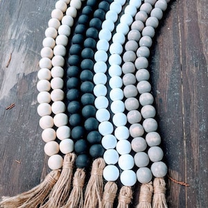 Guirlande de perles de bois de longue ferme, perles de casa, guirlande de pompons, décoration de maison rustique, cadeau de pendaison de crémaillère