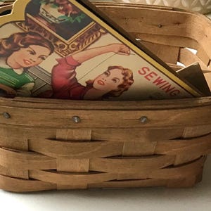 Vintage Sewing Notions in a 1984 Longaberger Basket Bild 6