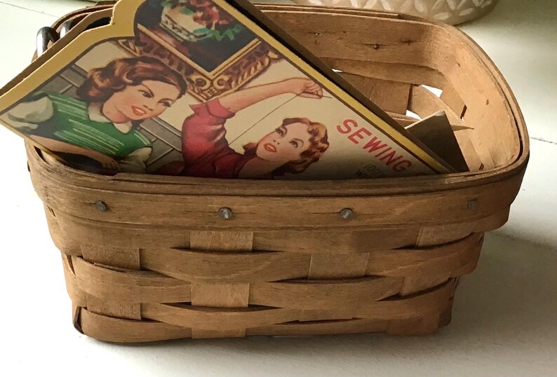 Vintage Sewing Notions in a 1984 Longaberger Basket Bild 6