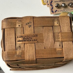 Vintage Sewing Notions in a 1984 Longaberger Basket Bild 9