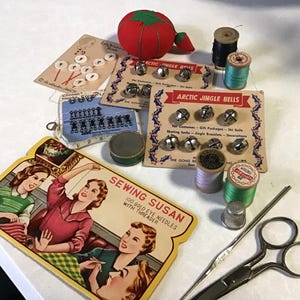 Vintage Sewing Notions in a 1984 Longaberger Basket Bild 3