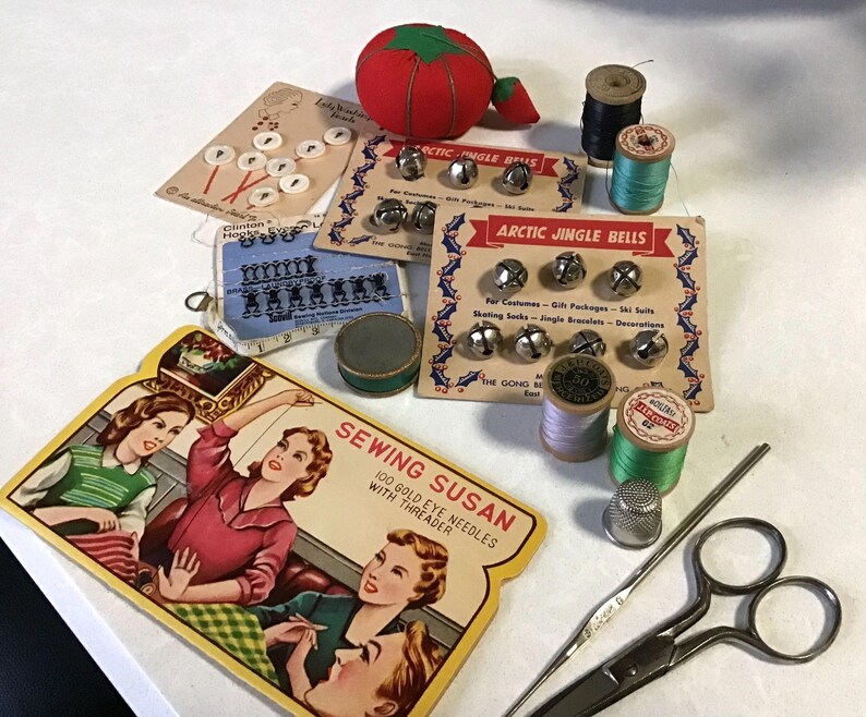 Vintage Sewing Notions in a 1984 Longaberger Basket Bild 3