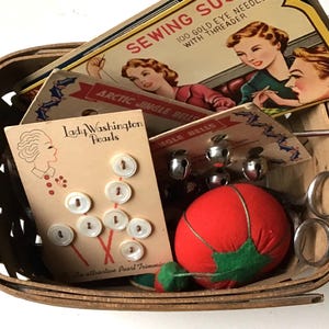 Vintage Sewing Notions in a 1984 Longaberger Basket Bild 2