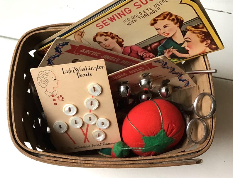 Vintage Sewing Notions in a 1984 Longaberger Basket Bild 2