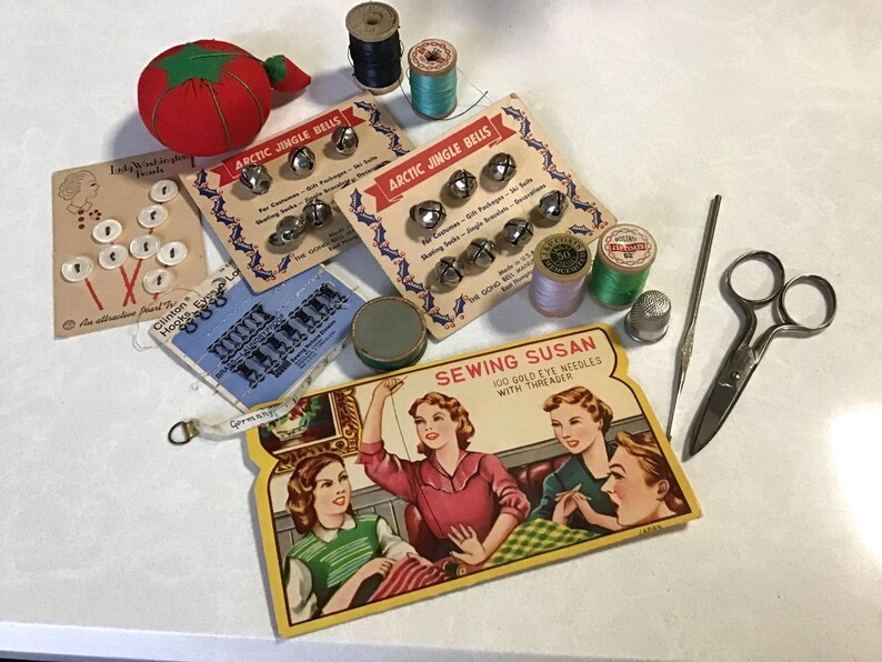 Vintage Sewing Notions in a 1984 Longaberger Basket Bild 5