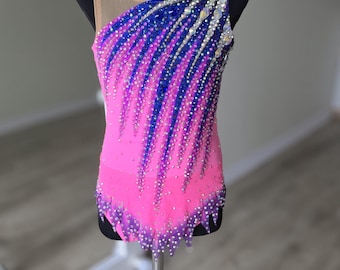 Justaucorps de gymnastique rythmique rose pour fille | Justaucorps de compétition avec strass avec strass | Prêt à expédier | Hauteur 130-140 cm