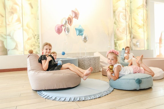 Nos poufs poires personnalisés brodés pour chambre d'enfant