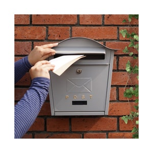 Buzon rojo montado en la pared con cerradura buzon de cartas grande buzon exterior de hierro fundido buzon de diseno contemporaneo caja de tarjetas de boda Etsy Espana