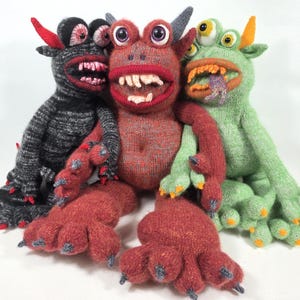 Bigfoot Monster Knitting Pattern PDF, Knitted Toy Monster in the Round, Halloween Knit Tutorial, DPNs or Circular Needles Amigurumi