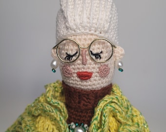 Iris, the Fashion Icon, handmade in crochet. Gwilami & Granny&#39;s Crochet Hook pattern