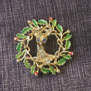 Gerry&#39;s Reindeer Holly Wreath Brooch