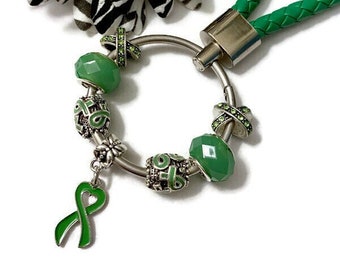 1Pc Green Awareness Bead Dangle Keychain Ring - Lyme Disease Liver Cancer Kidney Disease Cerebral Palsy Bipolar Depression Awareness