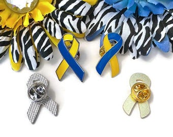 1 pin de esmalte azul y amarillo para concienciar sobre el síndrome de Down y los trastornos cromosómicos. Broches de joyería para conductores designados, esperanza, apoyo y cura.