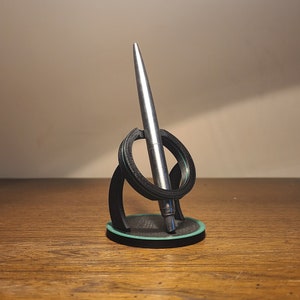 UNIQUE PEN STAND - Fountain Pen Display Holder - Ballpoint Pen Office Desktop Organizer - Single Pen Holder and Rest - Perfect Gift Item