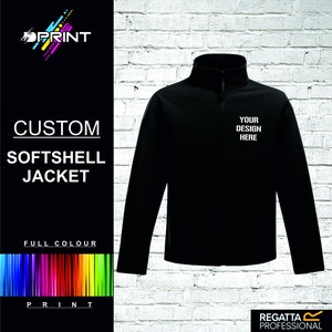 Może przedstawiać: Czarna kurtka softshell z zamkiem błyskawicznym i białym tekstem "YOUR DESIGN HERE".