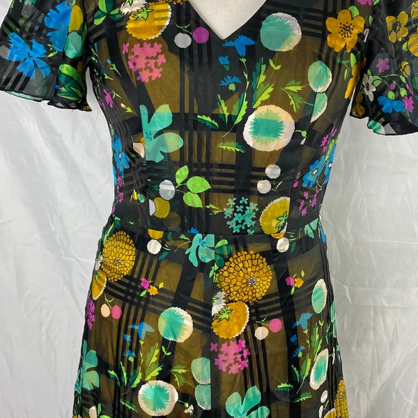 Vintage 1970s patterned maxi dress 8