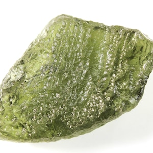 Natural Czech moldavite from Chlum, autumn 2020, 2.9 grams, 24x16x7mm, yellowish green color. Nice fine structure, insteresting shape. (529)