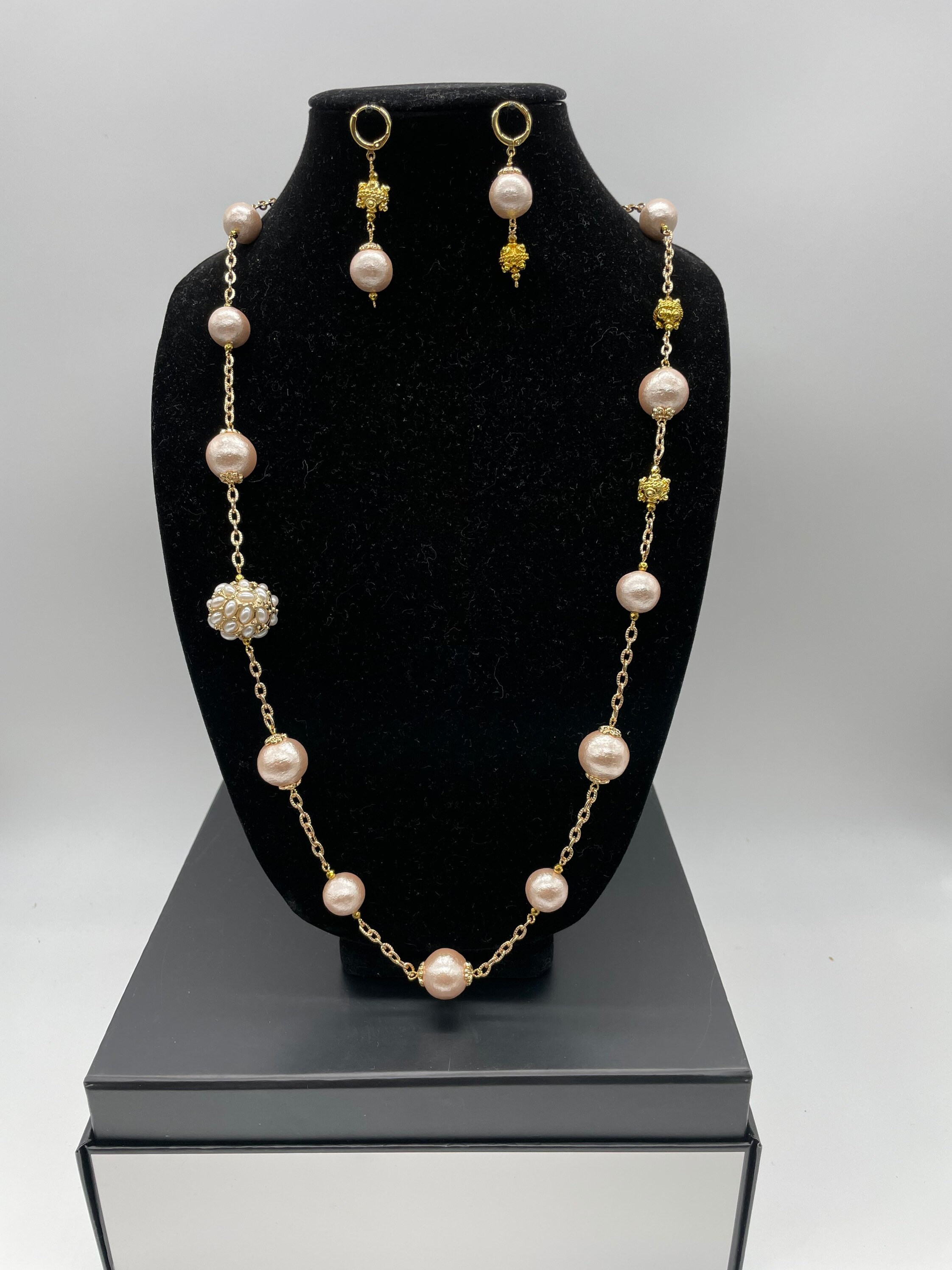 Cotton pearl best sale necklace