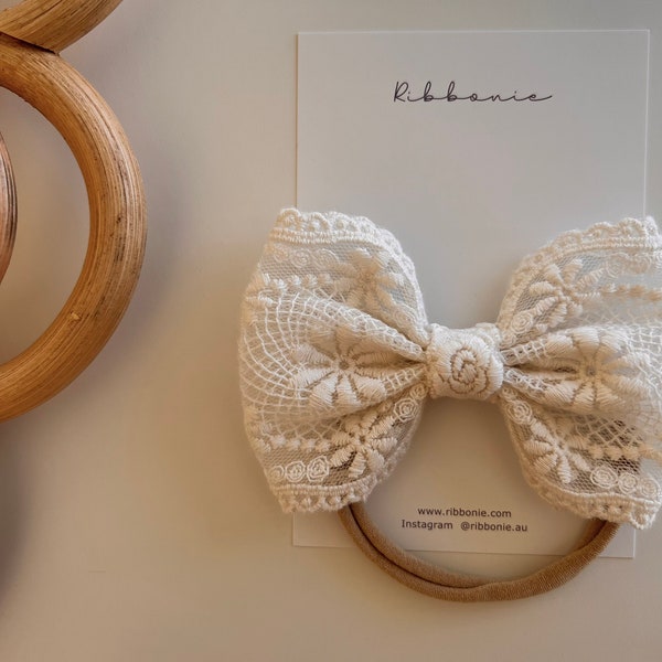 Arc en dentelle à grande fleur, adorable bandeau à arc en dentelle florale, bandeau doux pour bébé tout-petit, bandeaux pour nouveau-nés, arcs pour nourrissons, cadeau pour bébé fille