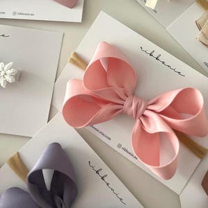 Diadema clásica de satén hecha a mano con lazo para bebé, ideal para baby shower. Diadema de nailon suave.