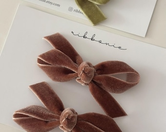 Juego de dos pinzas de lazo de terciopelo con pinza de cocodrilo