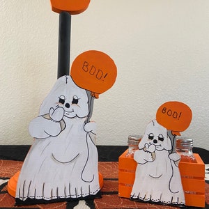 Porta-toalhas de papel fantasma de Halloween e saleiros e pimenteiros combinando com cesta