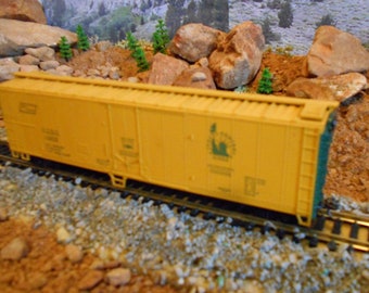 HO Scale: Walther&#39;s New Jersey Central Lines Box Car, Model Railroad Trains for Christmas Holiday Gift or for your Collection - Read Ad