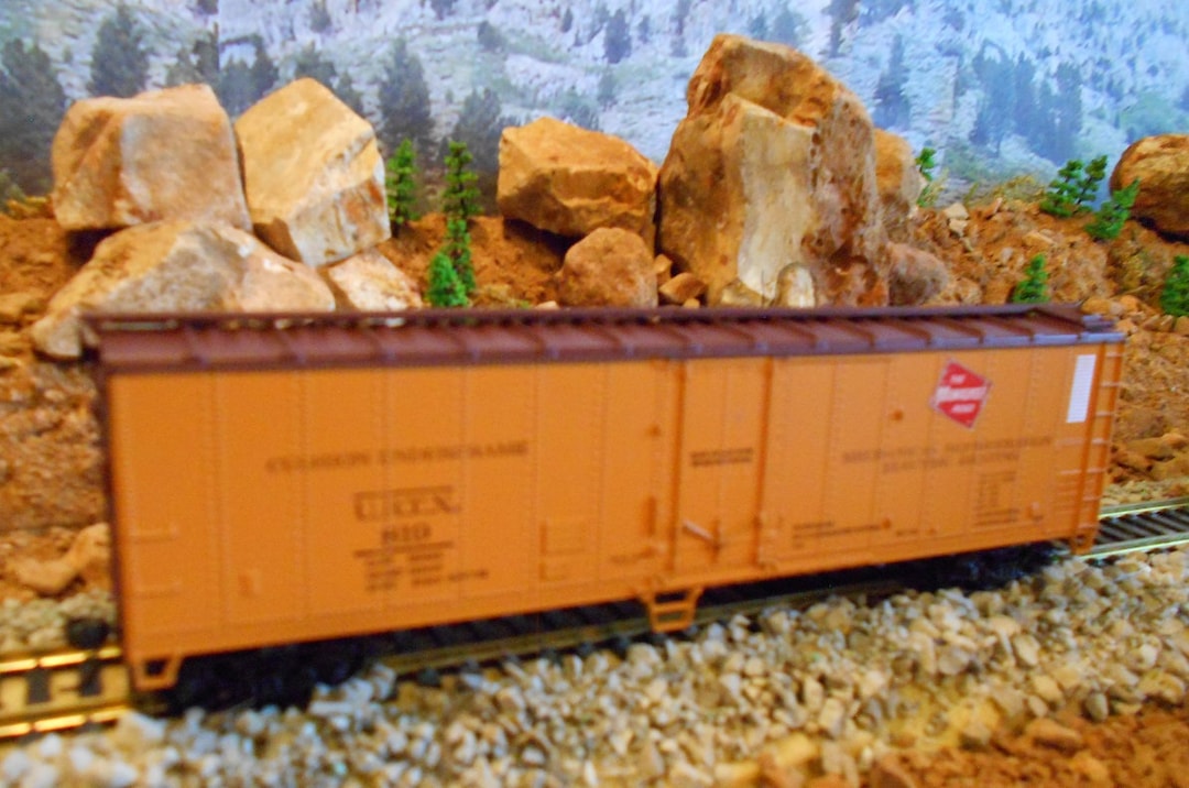 HO Scale Walther's the Milwaukee Road Box Car, Model Railroad Trains