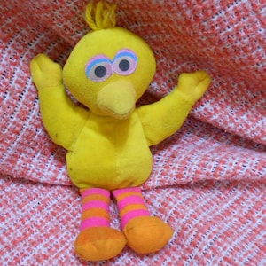 Big Bird 6&quot; Plush Toy, Vintage 1998 Tyco #39368 Jim Henson&#39;s Sesame Street Bean Bag Stuffed, Vintage Christmas Holiday Gift - Read Ad