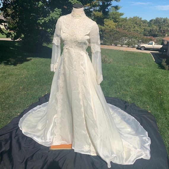 Bohemian vintage lace wedding dress