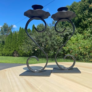 Set of 2  candlestick holders in wrought iron with swirly motif