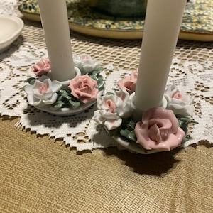 Vintage Kerzenhalter Set aus Porzellan weiß rosa Blumen